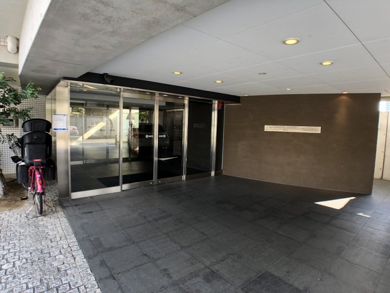 Cosmos Reid MinamiAzabu (MinamiaAzabu Duplex Riz) entrance