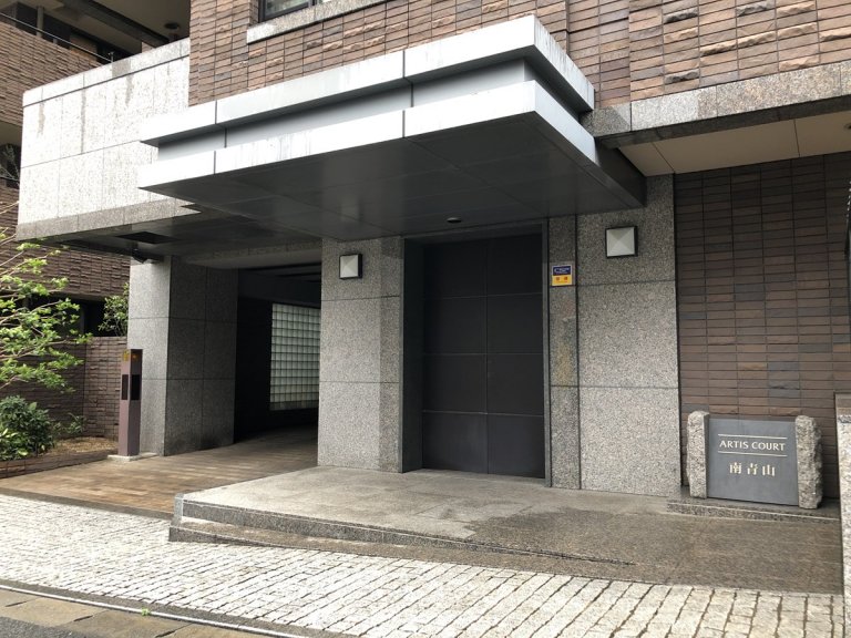 Artis Court Minamiaoyama Entrance