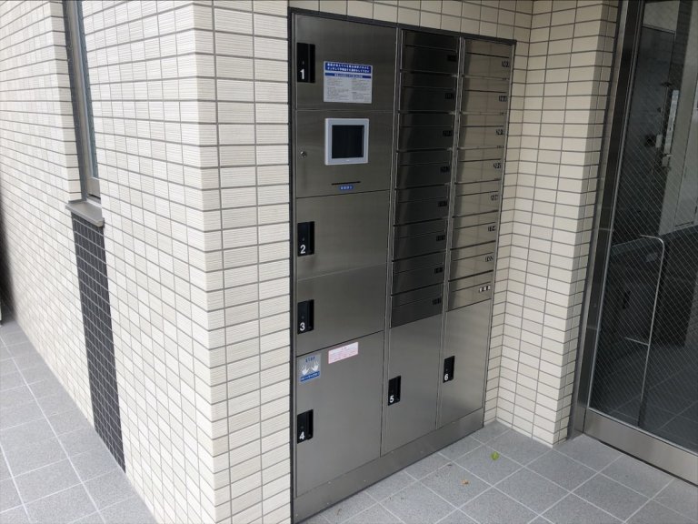 LIBR GRANT Toritsudaigaku Delivery locker
