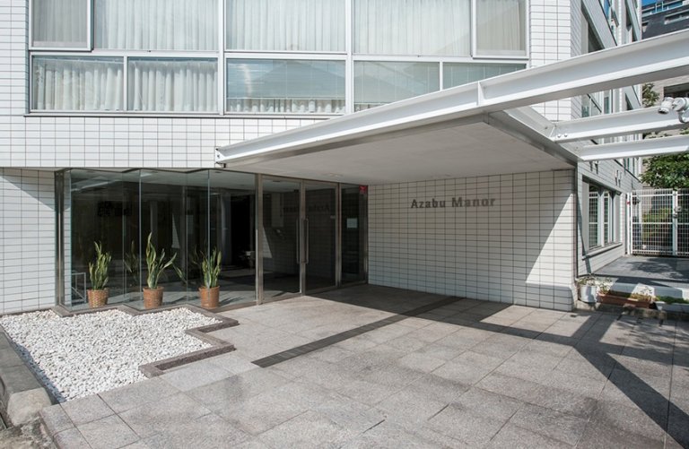 Azabu Manor entrance